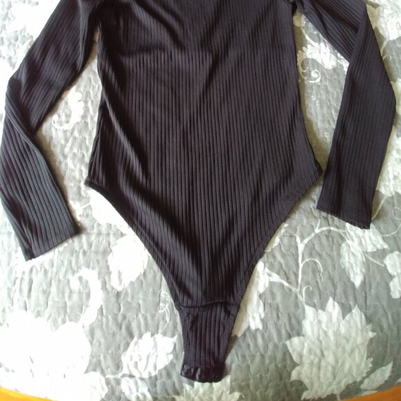 H&M Black Bodysuit with Streetwear Society Gray Pants, Medium Set, Bundle up - Picture 5 of 13